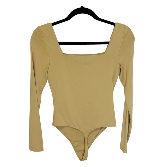 Aritzia Babaton Contour Ace Square Neck Body Suit SZ Medium - Picture 4 of 8